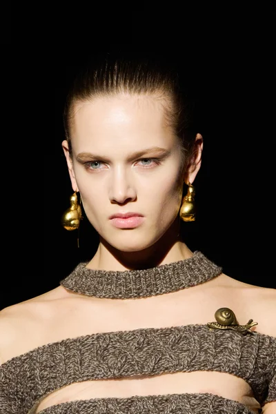 Look 24